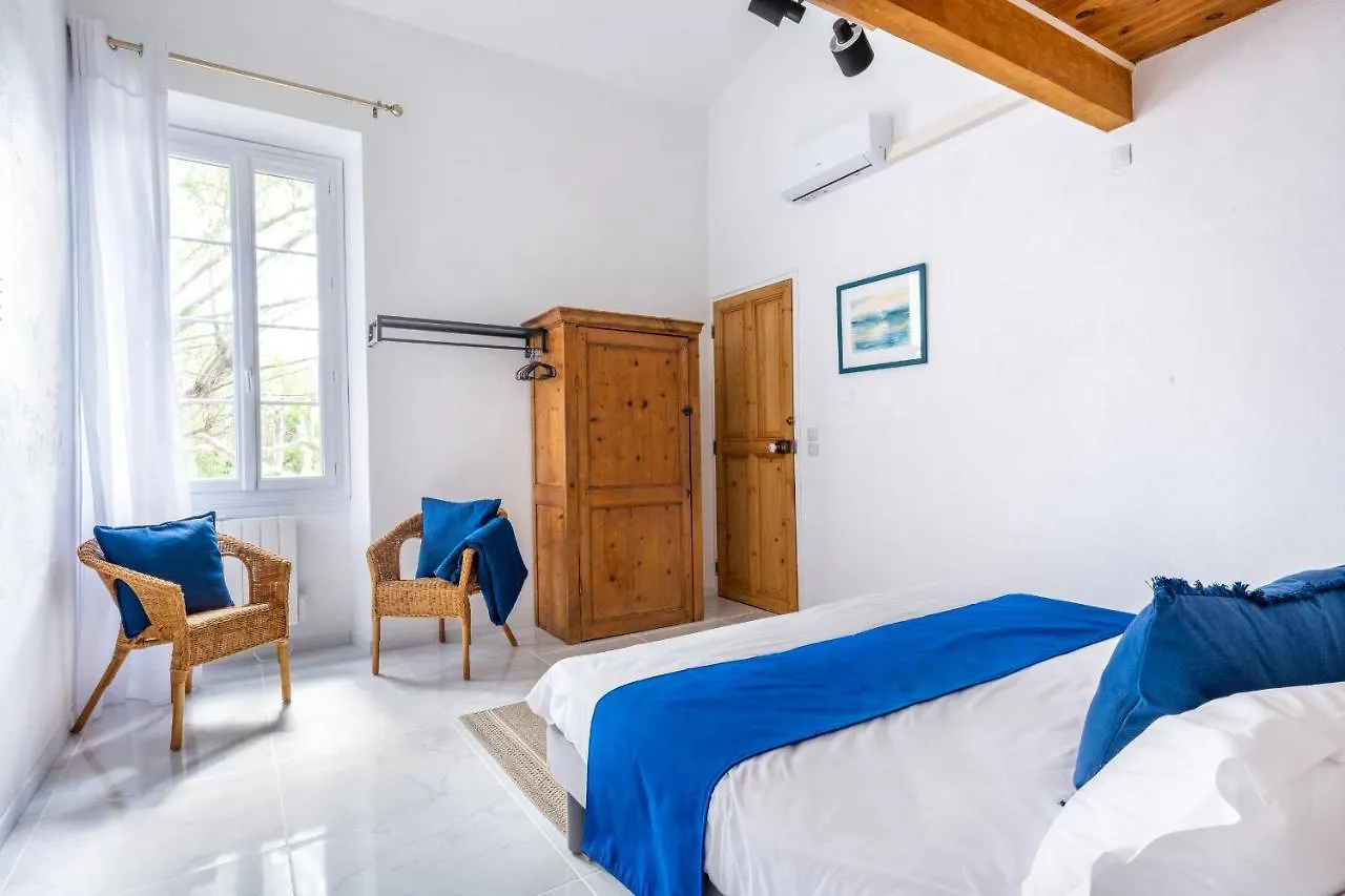 La Bastide Des Joncquiers Guest House L'Isle-sur-la-Sorgue Country house